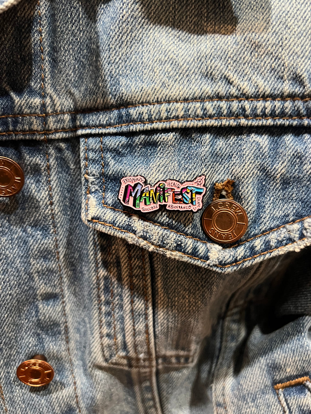 MANIFEST LAPEL PIN